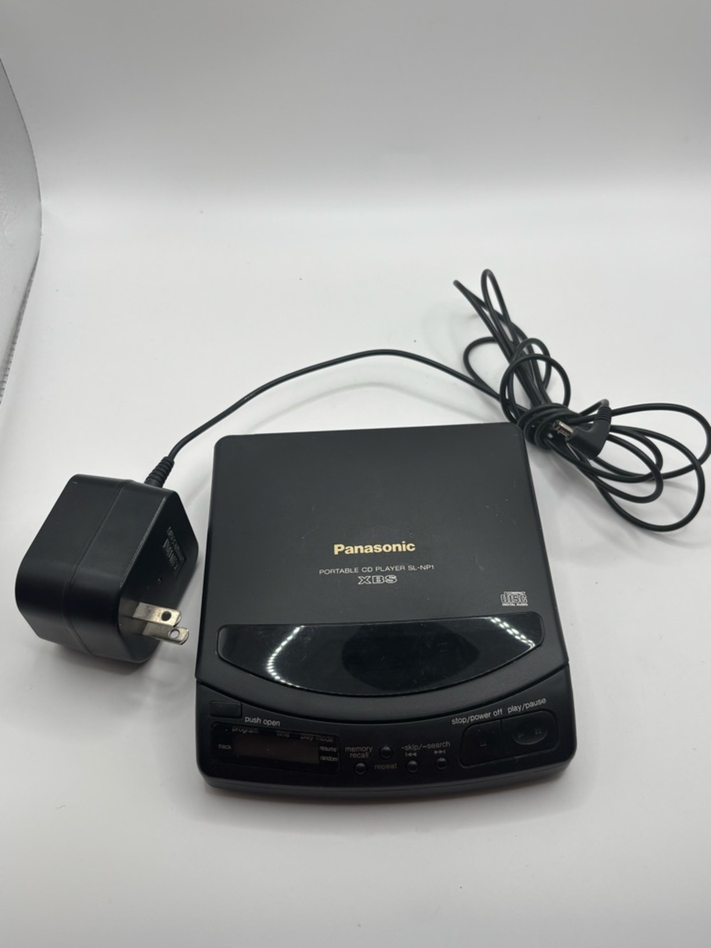 Vintage Panasonic XBS SL-NP1A Portable CD Player w/ AC Adapter Works 1990
